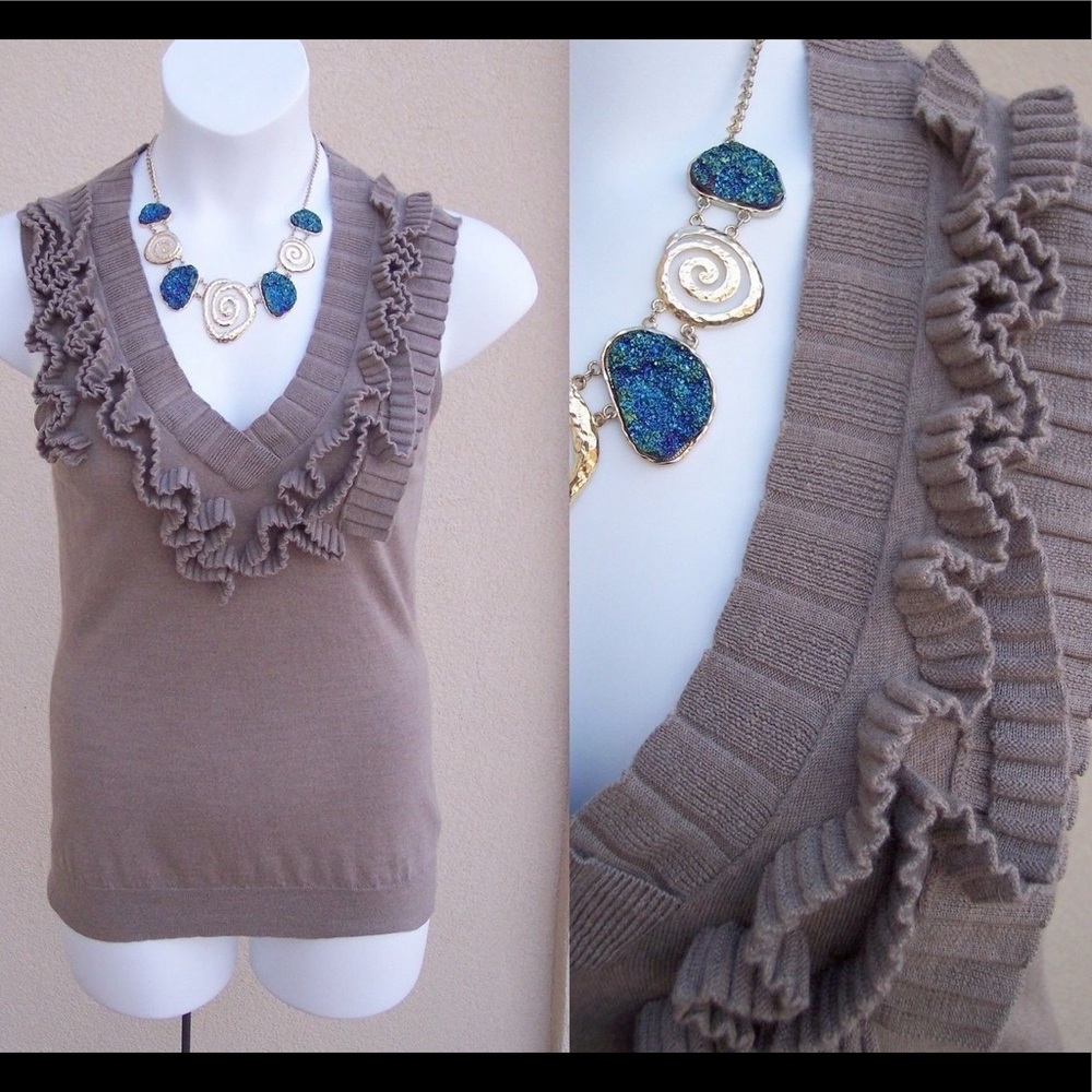 Banana Republic Monogram sleeveless sweater top